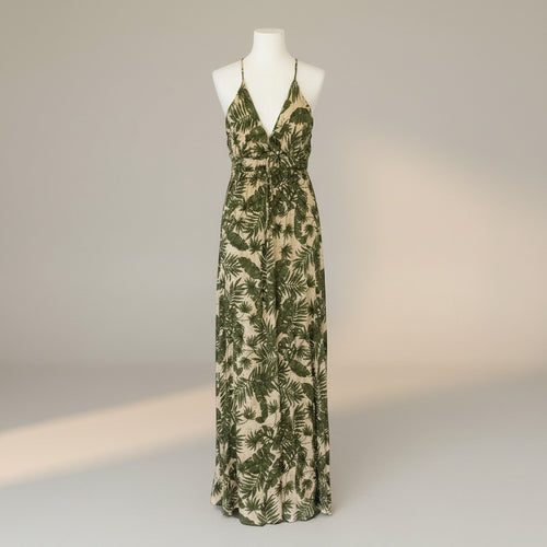 La Fabrique du Style 2.0 Robe d'été longue à imprimé feuillage vert et beige, col en V, fines bretelles.