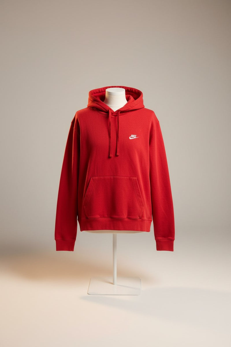La Fabrique du Style 2.0 - Sweat à capuche Nike rouge écarlate en coton doux, taille S, avec logo blanc discret.